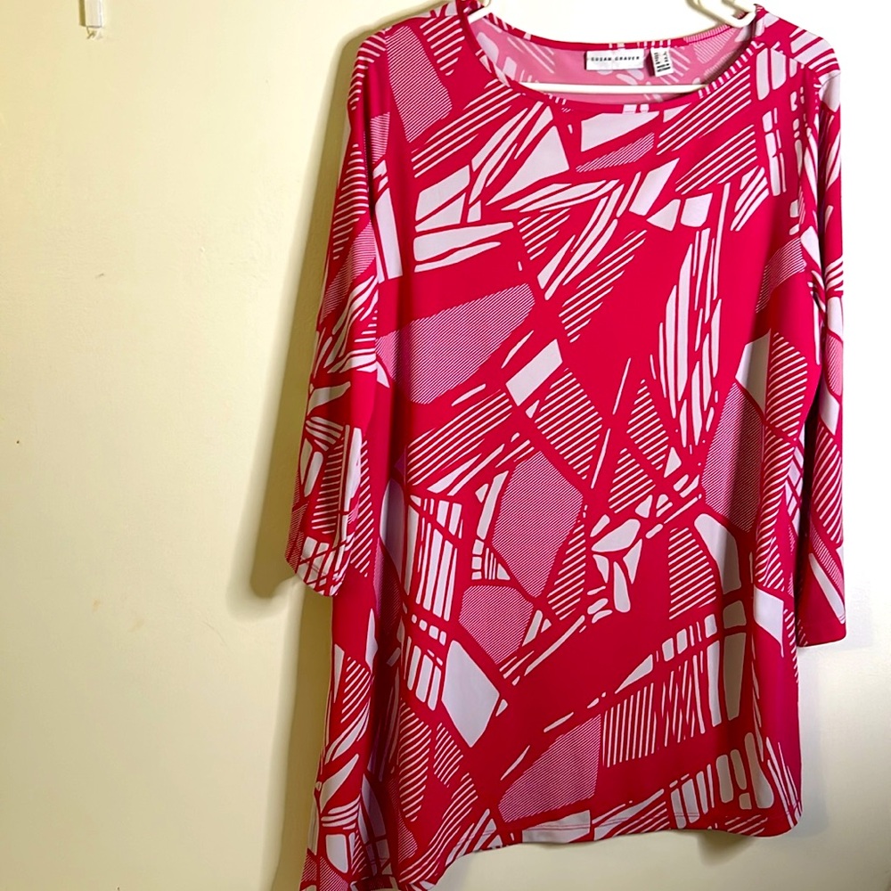 Susan Graver long sleeve asymmetrical top size Large pink white abstract